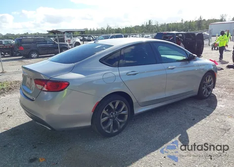 2015 Chrysler 200 S z USA, uszkodzony, nr VIN 1C3CCCBG4FN573015